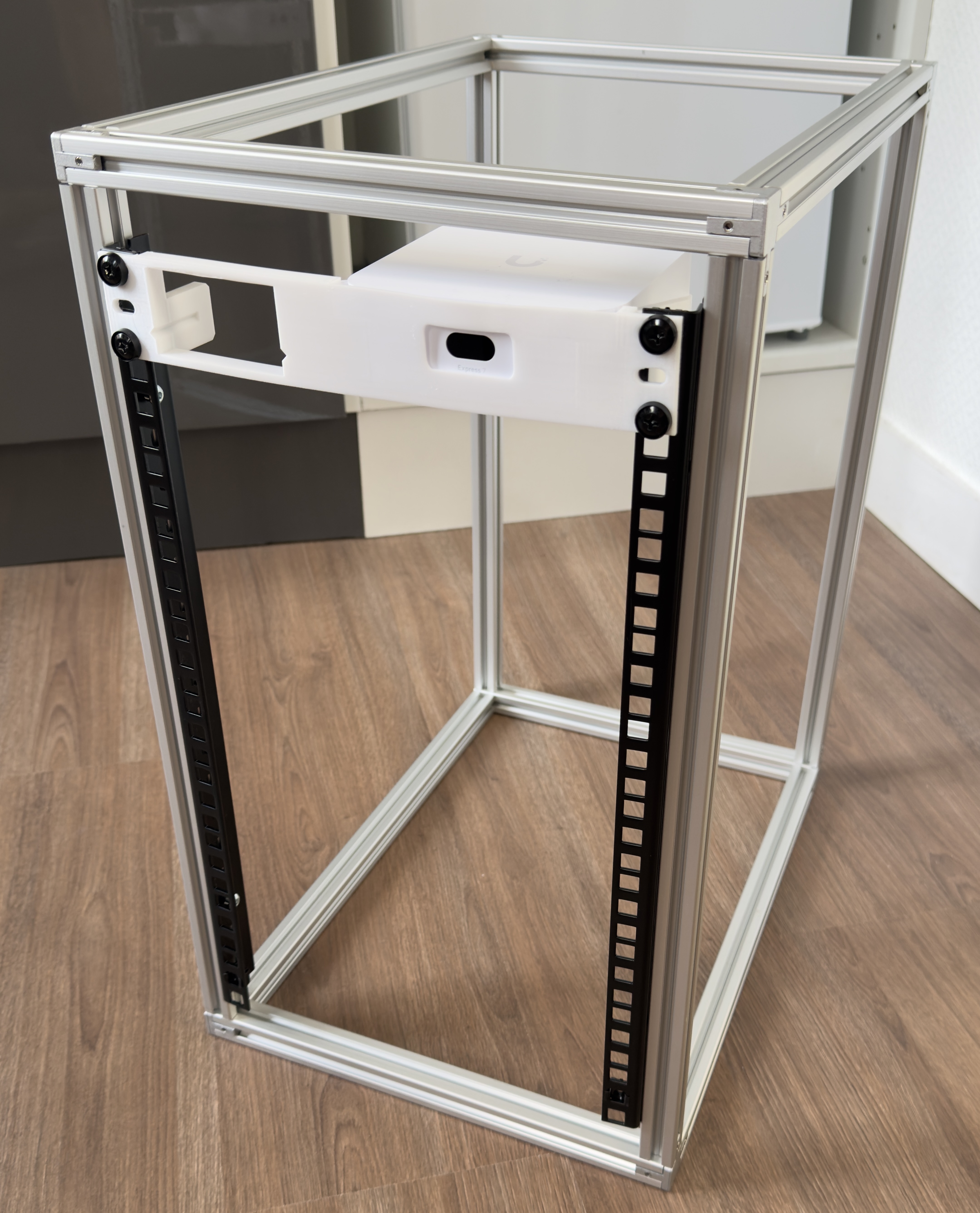 Photo of the empty rack